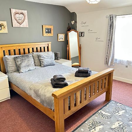 Llanidloes Townhouse-Pet-Friendly-Sleeps 6-Mid Wales Daire Dış mekan fotoğraf